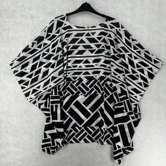 Catherines Plus Poncho Top Shirt Womens 0X/1X Blouse Short Sleeve Boho - Picture 2 of 15